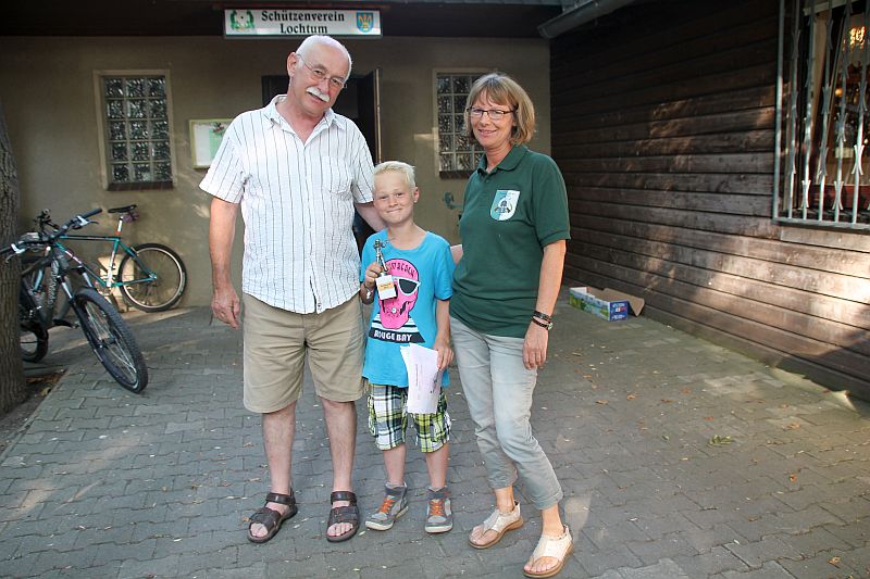 Waldi und Annette mit dem Sieger Julian Warlich, wie man sehen kann, ist die Größe nicht das Maß der Dinge.